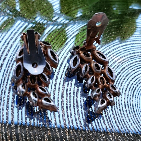 Gorgeous Vintage Authentic Unsigned Schreiner Blue Rhinestone Spray Earrings - Picture 17 of 17